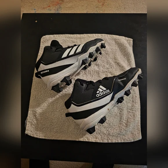Adidas Kids Icon 7 Cleats Size 3 LIKE NEW - Picture 3 of 6